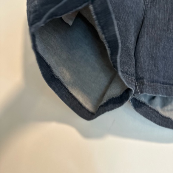 Dockers Women’s Sz: 18W Dark Wash Flat Front Chino Jean Shorts. Slash Pockets. - Picture 9 of 12